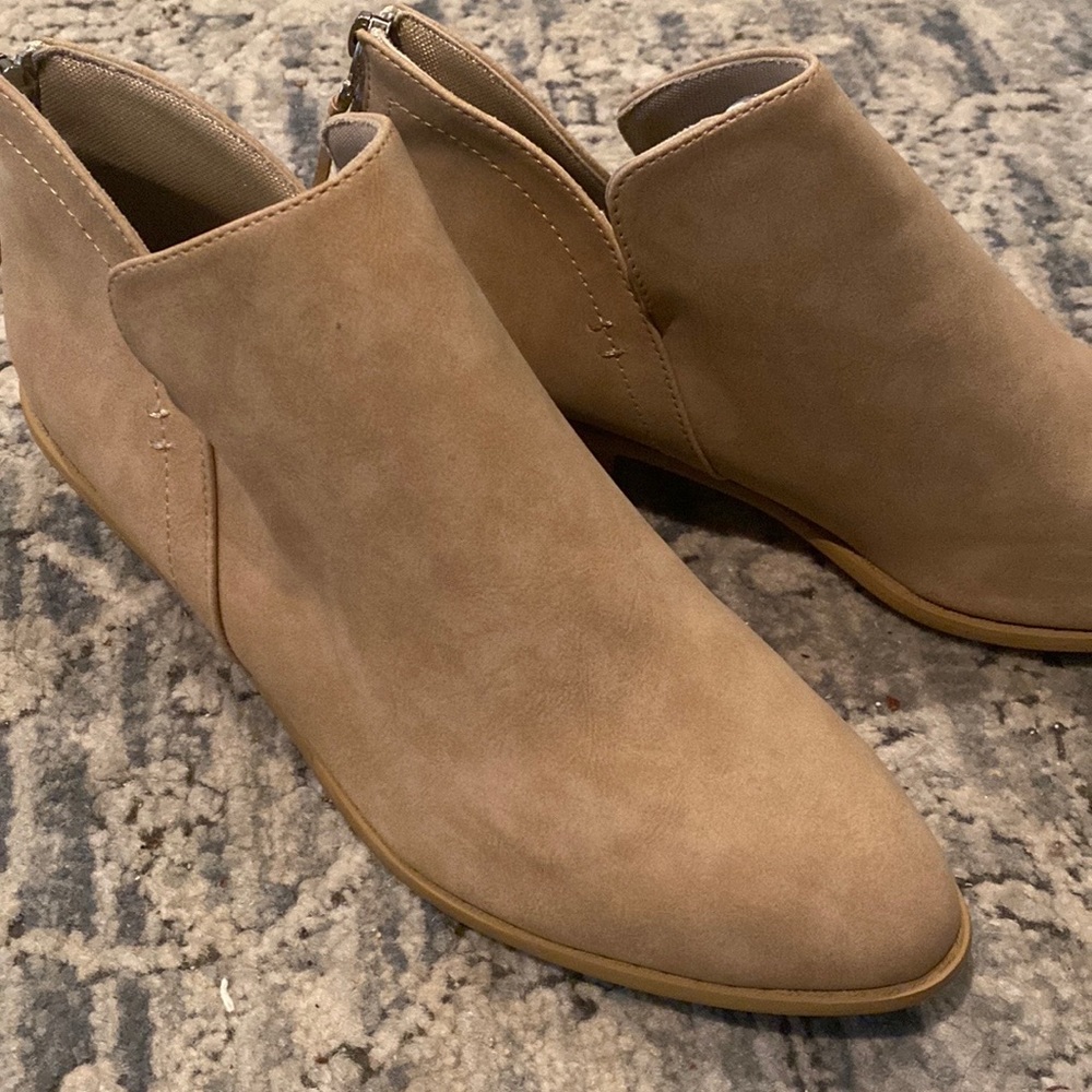 Tan Ankle Boots with tassel & zipper on back